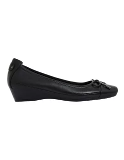 Outlet β¨ Easy Steps Glove Heeled Shoes Shannon Black π